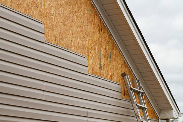 Professional Siding Installation technician working in Union, NJ